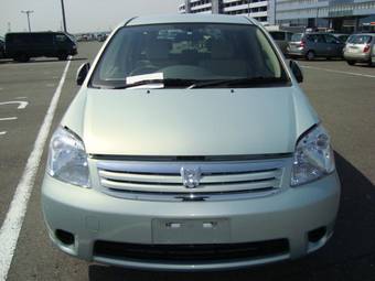 2004 Toyota Raum Photos