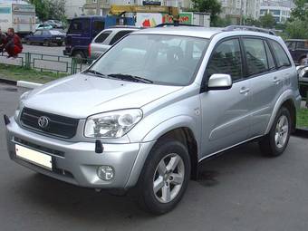 2004 Toyota RAV4 Images