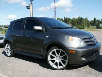 2005 Toyota Scion Pictures