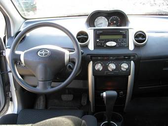 2005 Toyota Scion Pictures