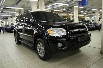 2004 Toyota Sequoia Pictures