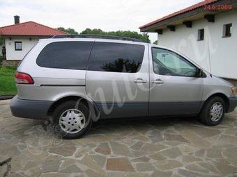 2002 Toyota Sienna Pictures