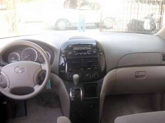 2003 Toyota Sienna Pictures