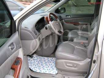 2004 Toyota Sienna Pictures