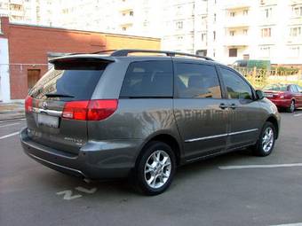2004 Toyota Sienna Pictures