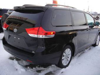 2011 Toyota Sienna Wallpapers