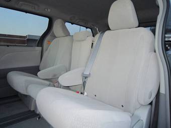 2012 Toyota Sienna Images