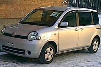 2003 Toyota Sienta Photos