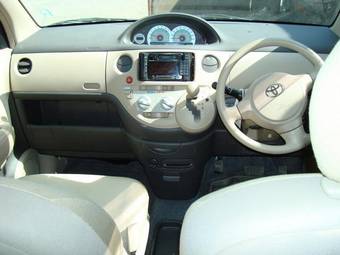 2003 Toyota Sienta Images