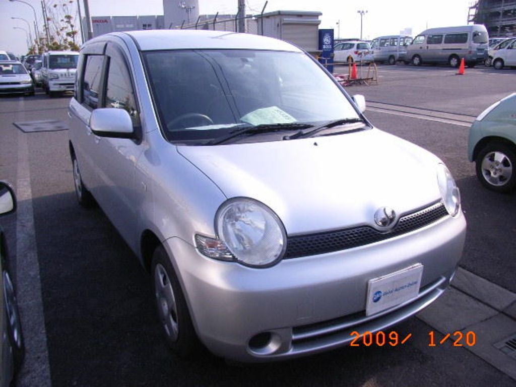 2004 Toyota Sienta