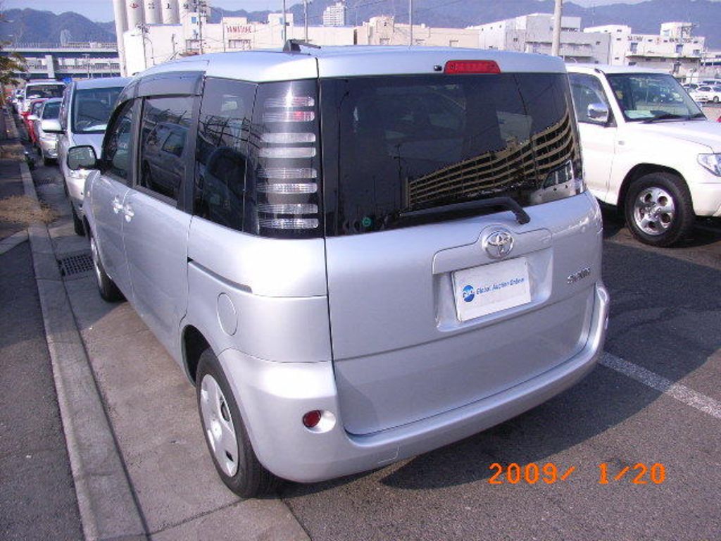 2004 Toyota Sienta