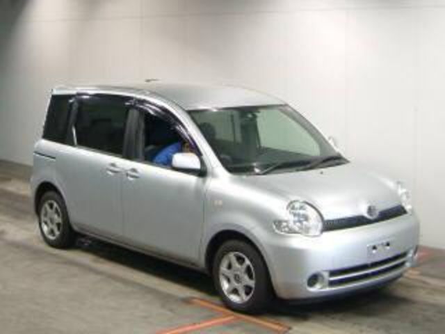 2005 Toyota Sienta