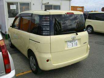 2005 Toyota Sienta Pics