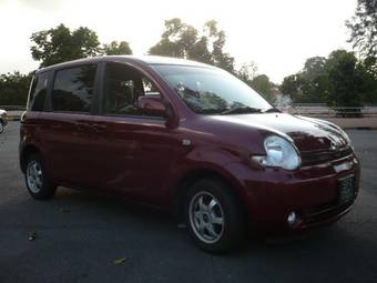 2005 Toyota Sienta Pictures