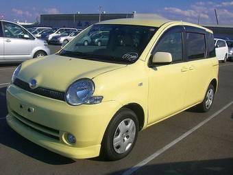 2006 Toyota Sienta Photos