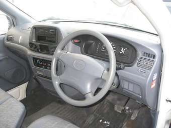 2003 Toyota Town Ace Van Images