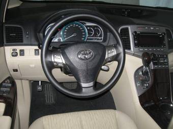2010 Toyota Venza Images