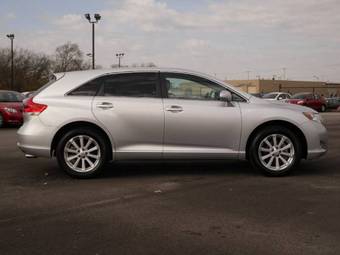 2010 Toyota Venza Images