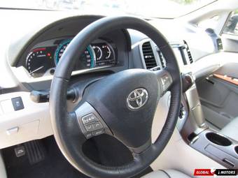 2010 Toyota Venza Pictures