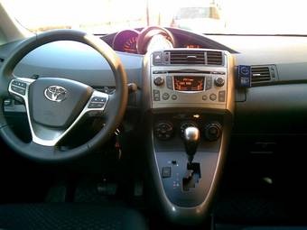 2009 Toyota Verso Images