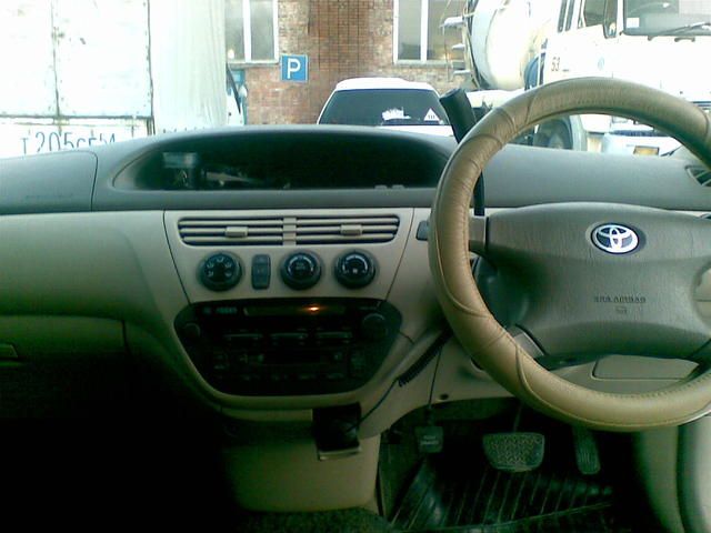 2000 Toyota Vista