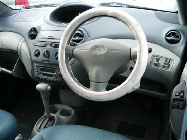 1999 Toyota Vitz Pictures