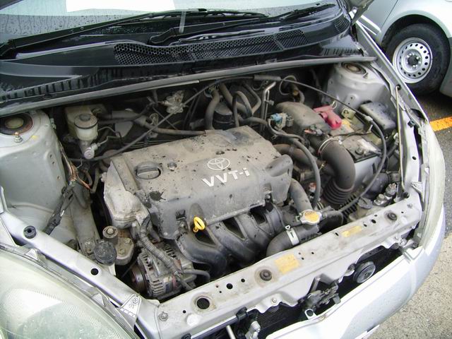 2000 Toyota Vitz Photos