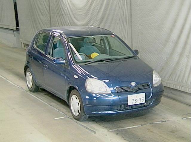 2001 Toyota Vitz Photos