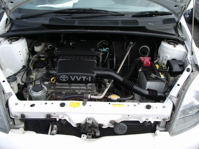 2001 Toyota Vitz Images