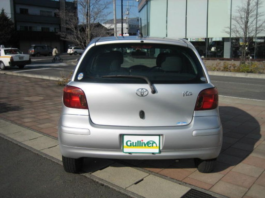 2004 Toyota Vitz