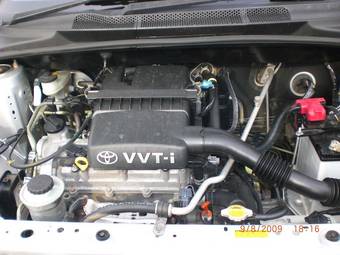 2004 Toyota Vitz Photos