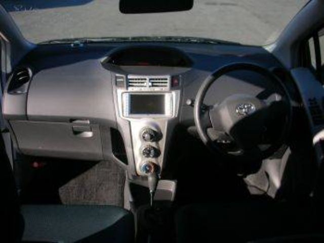 2005 Toyota Vitz