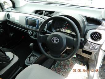 2011 Toyota Vitz Pics