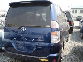 2002 Toyota Voxy Photos