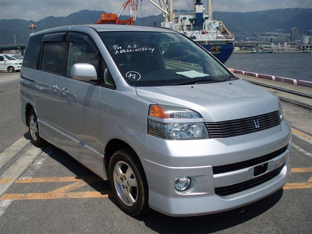 2003 Toyota Voxy