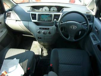 2003 Toyota Voxy Pics