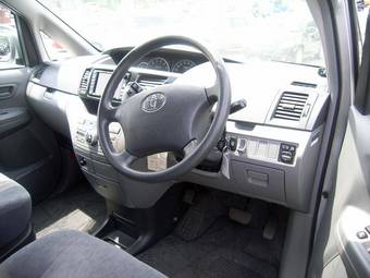2005 Toyota Voxy Pics
