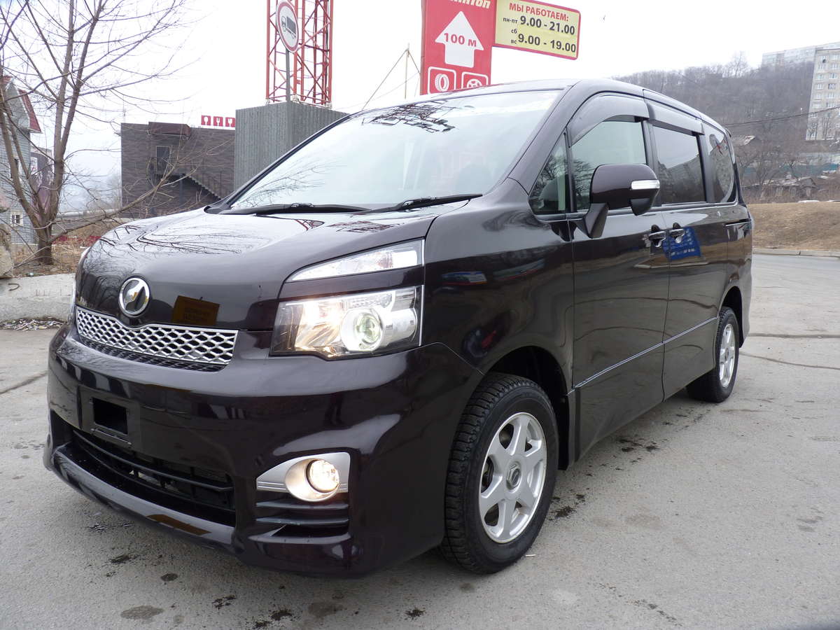 toyota voxy 2010 4wd