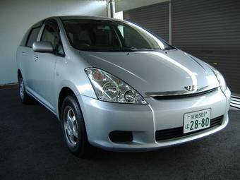 2003 Toyota Wish Photos