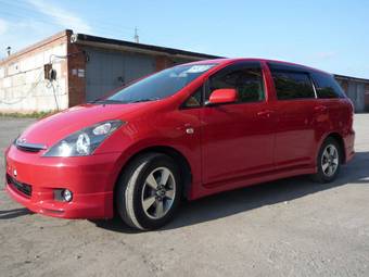 2003 Toyota Wish Pictures