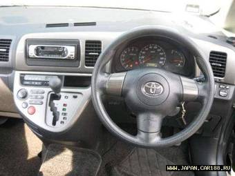 2003 Toyota Wish Images