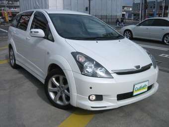 2004 Toyota Wish Photos