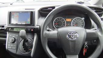 2010 Toyota Wish Pictures