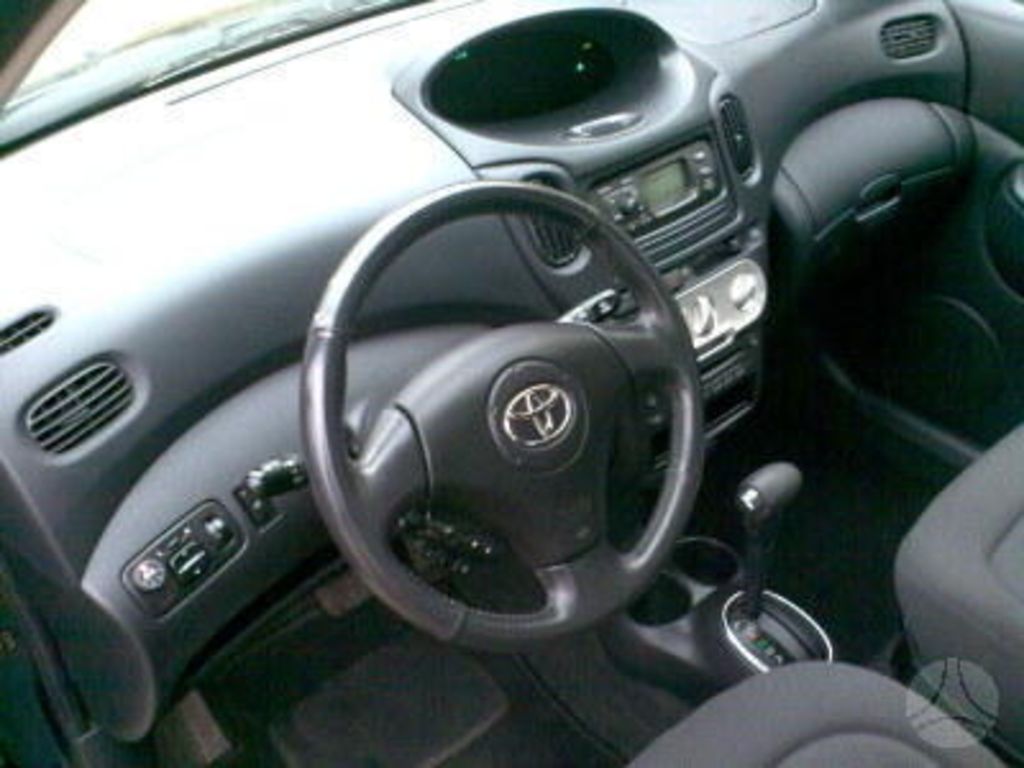 2004 Toyota yaris sedan review
