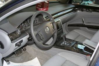 2008 Volkswagen Phaeton Pictures