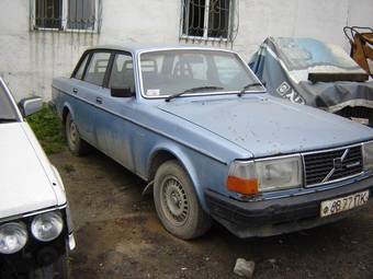 1982 Volvo 240 Pictures