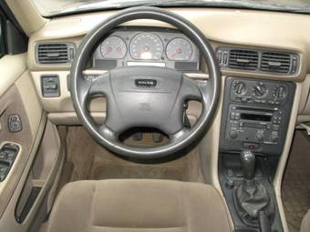 1998 Volvo S70 Pictures