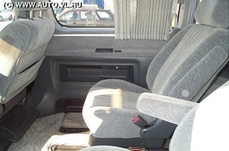 2000 Toyota Granvia