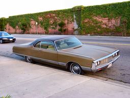 1970 Chrysler New Yorker 2-door hardtop