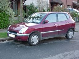 2000 Daihatsu Sirion